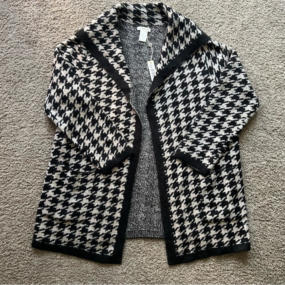 Houndstooth Cardigan with Pockets - Size Medium 🖤